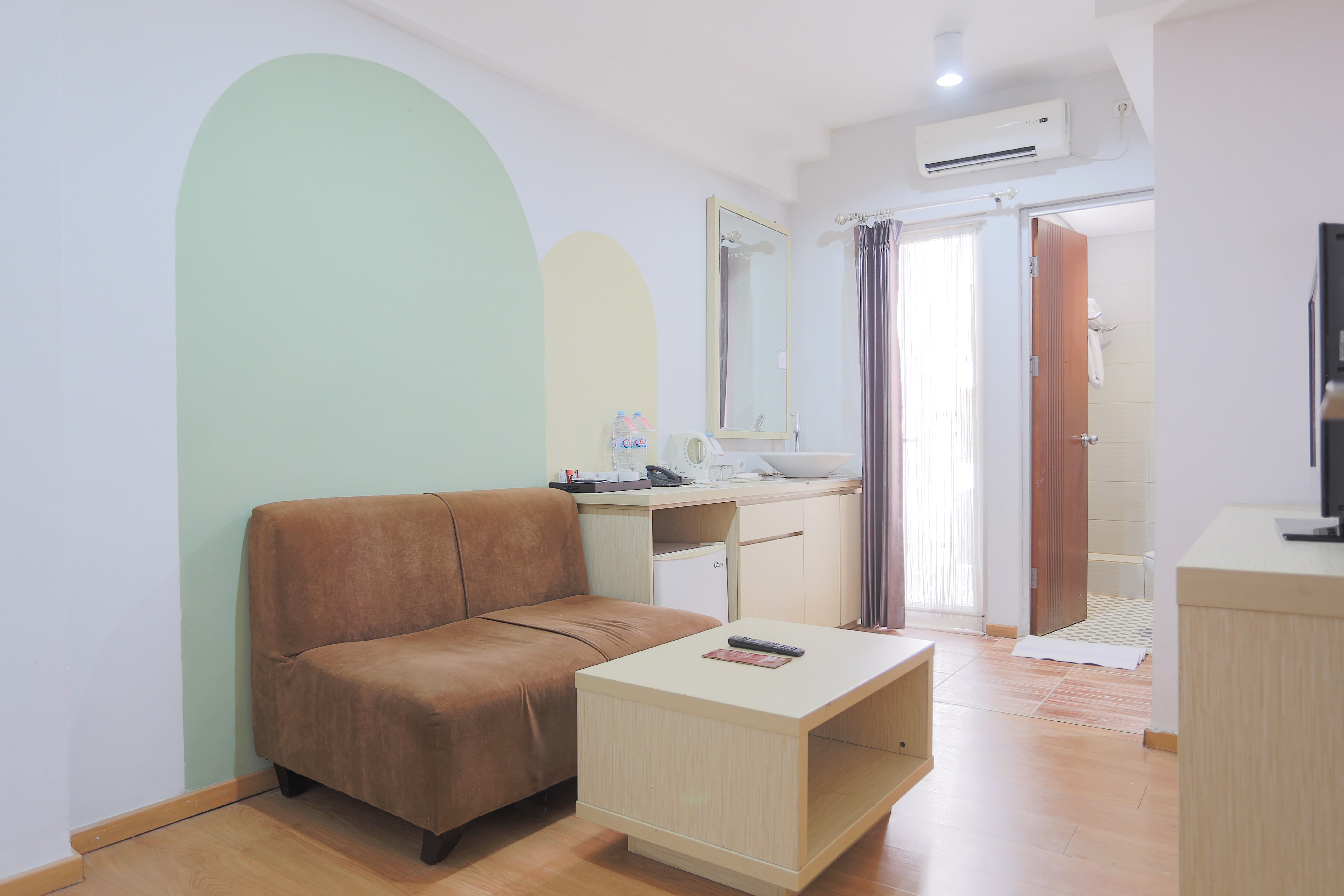 Room 8 Image 3